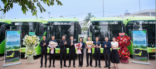 Khai trương 2 tuyến buýt điện kết nối trung tâm Hà Nội – Khu Công nghệ cao Hòa Lạc